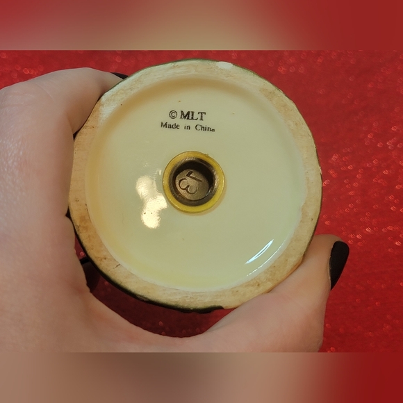 Vtg Treasure Craft Pfaltzgraff Beehive Salt & Pepper Shakers - Picture 8 of 14